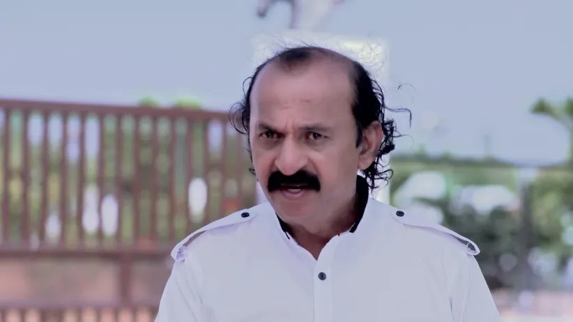Paarvathi's Singing Irritates Akhila - Paaru